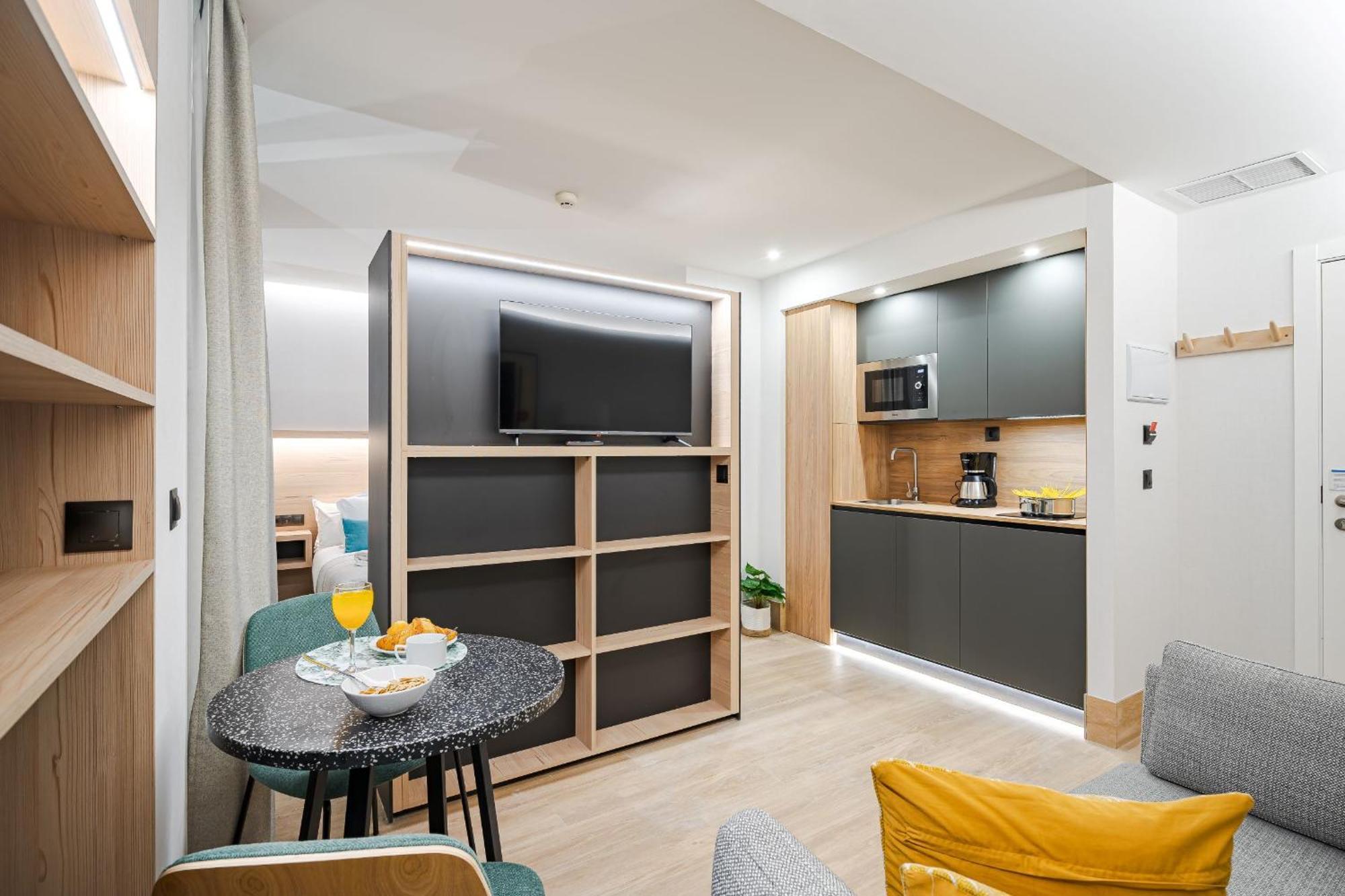Aparthotel Feelathome Ventas *